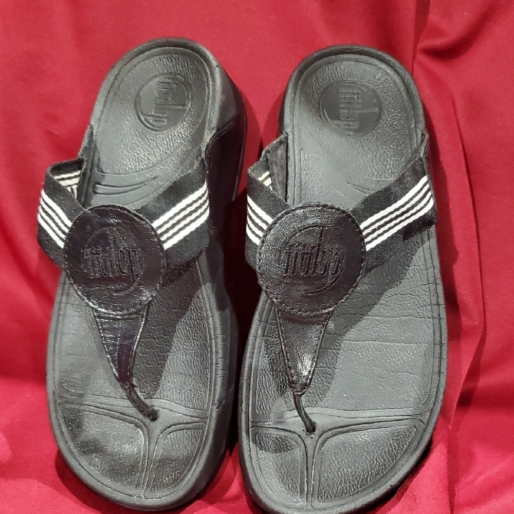 Fitflop Black Sandals with Contoured Sole and Y-Strap Design